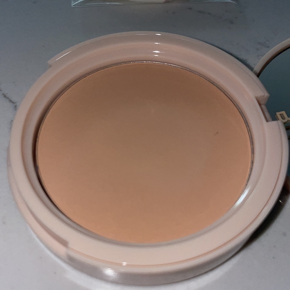 Bite Beauty Changemaker pressed powder in Medium shade (used-barely) - Picture 12 of 12